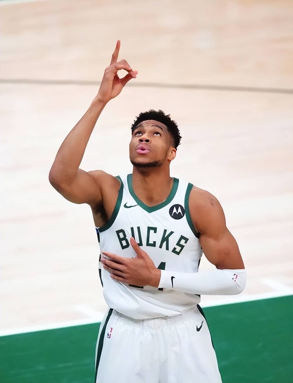 传记作者：亚马尔早期对莱万很不满，后来明白对方是想帮自己（传记作者：亚马尔曾对莱万不满，后知其为善意相助）