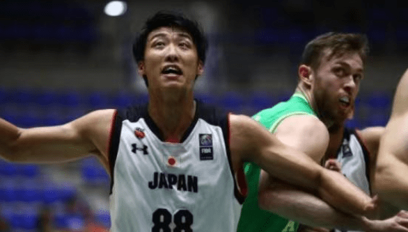 长传、过人成功率100%，卡尔当选柏林联合vs拜仁全场最佳（柏林联合对阵拜仁一战，卡尔长传和过人成功率100%，荣膺全场最佳）