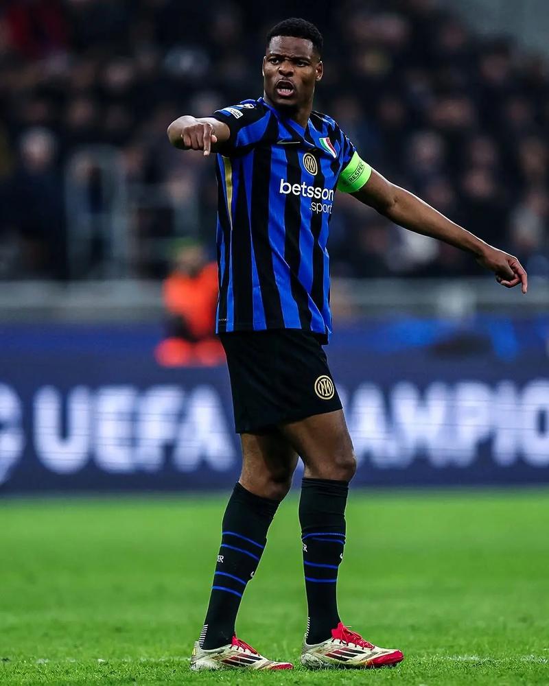 辽宁男篮王哲林末节爆发带队取胜