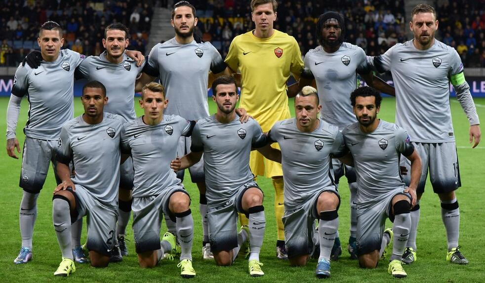 足球法甲豪门官宣续约核心前锋，合同长达五年（法甲豪门官宣与核心前锋续约，五年长约锁定锋线）