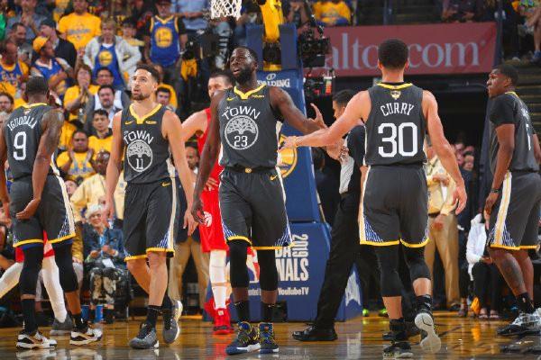 TA：菱形中场巩固了红军防守，伊萨克&埃基蒂克组合仍需磨合（战术解析：菱形中场稳住红军防线，伊萨克与埃基蒂克的组合仍待磨合）