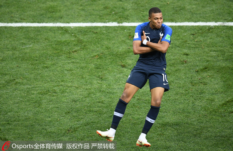 卢卡斯-恩梅加：以维尔茨的实力肯定能立足英超，他需要适应（卢卡斯-恩梅加：维尔茨有实力立足英超，仍需时间适应）