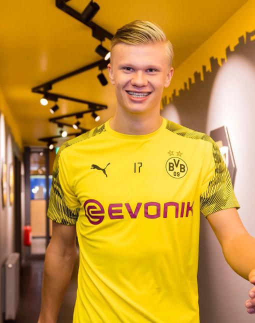 国安刚拿到足协杯冠军，就要给新帅准备三份引援大礼，值得期待