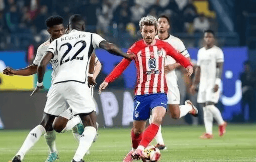 脚后跟停球+倒钩解围，阿拉伯杯上阿尔及利亚一后卫防守尽显球技